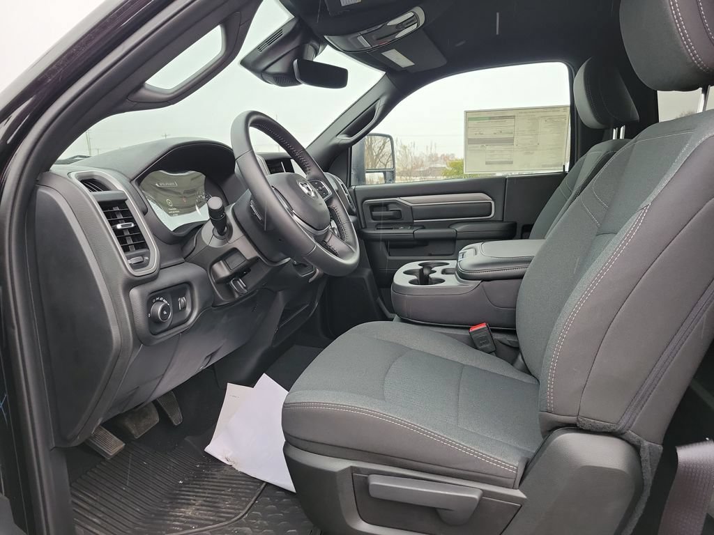 New 2024 RAM 2500 Tradesman w/ Safety Group AWD/4WD image 9