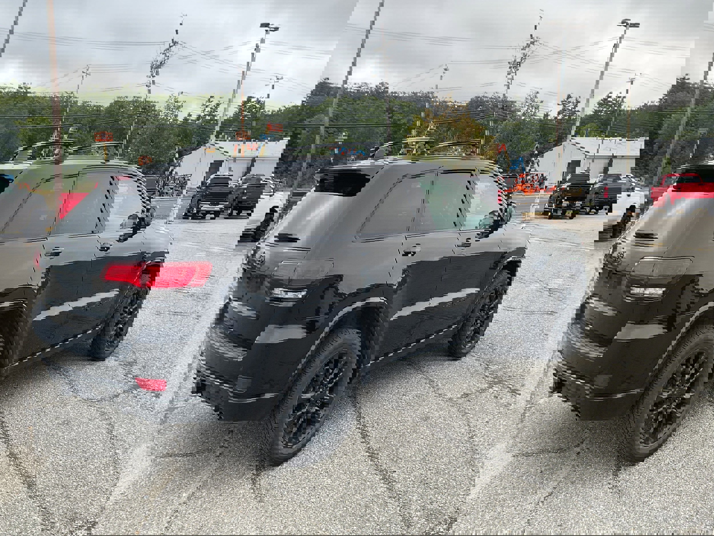 Used 2022 Jeep Grand Cherokee Laredo X image 4