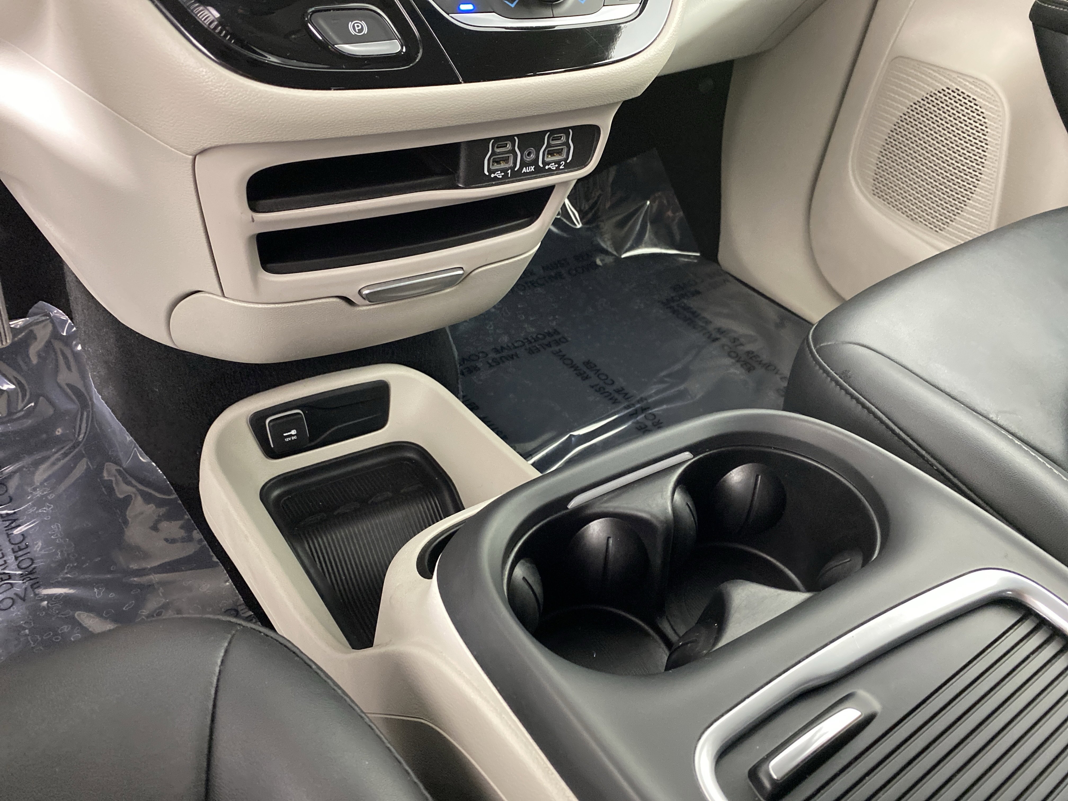 Used 2024 Chrysler Pacifica Touring-L image 30