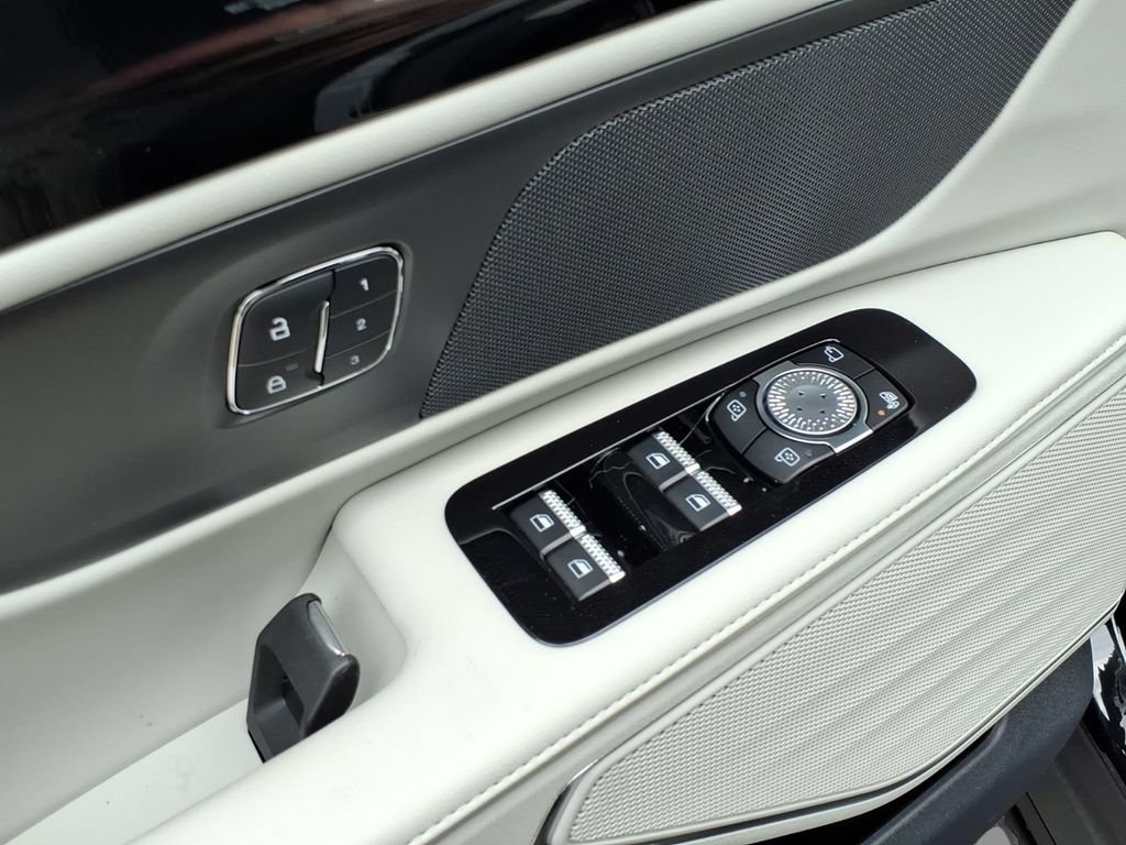 New 2026 Lincoln Nautilus Premier AWD/4WD image 17