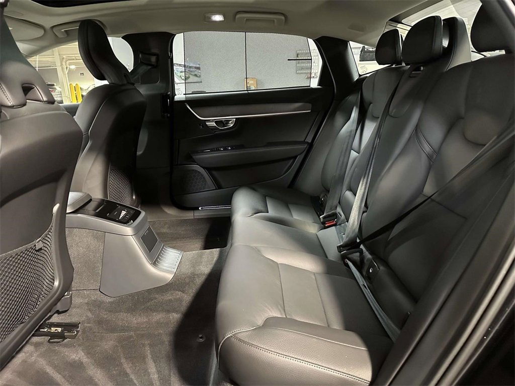 Used 2025 Volvo S90 T8 Plus image 13