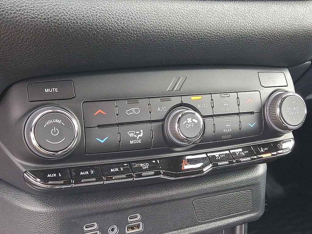 Used 2025 Dodge Durango AWD w/ Technology Group image 25