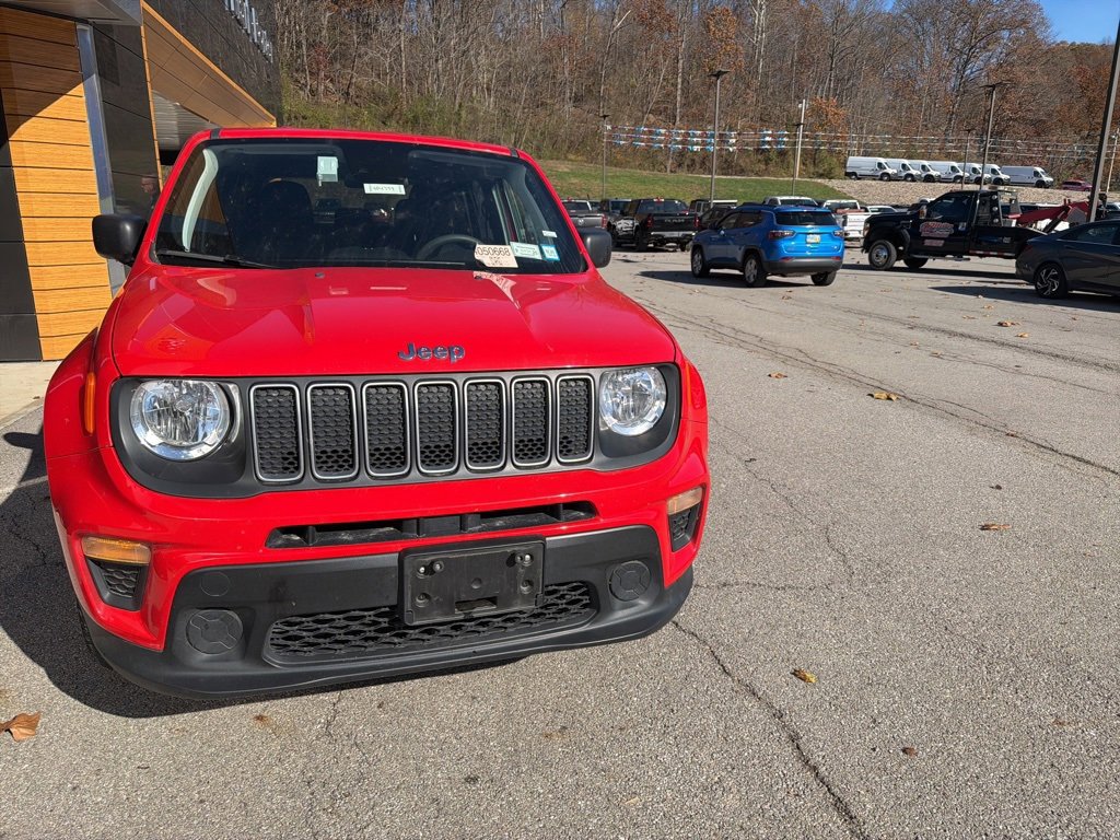 Used 2023 Jeep Renegade Latitude image 3