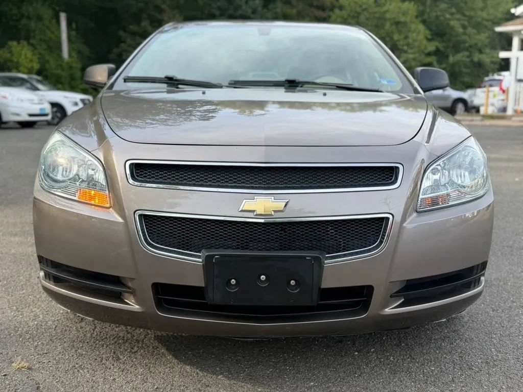 Used 2010 Chevrolet Malibu LS FWD image 2