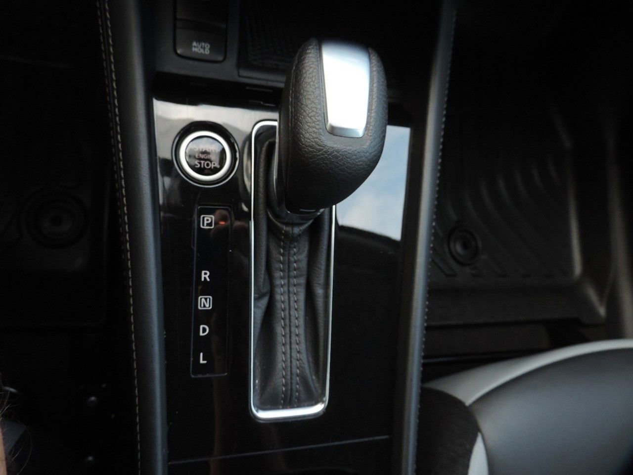 Certified 2024 Nissan Kicks SR w/ SR Premium Package FWD image 24