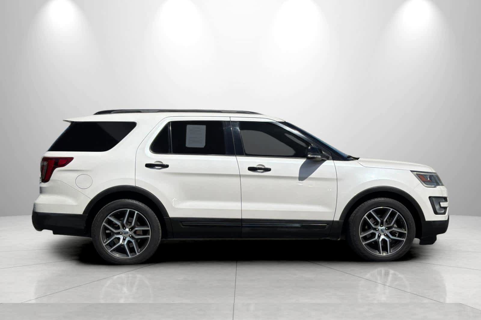Used 2017 Ford Explorer Sport w/ Equipment Group 401A AWD/4WD image 8