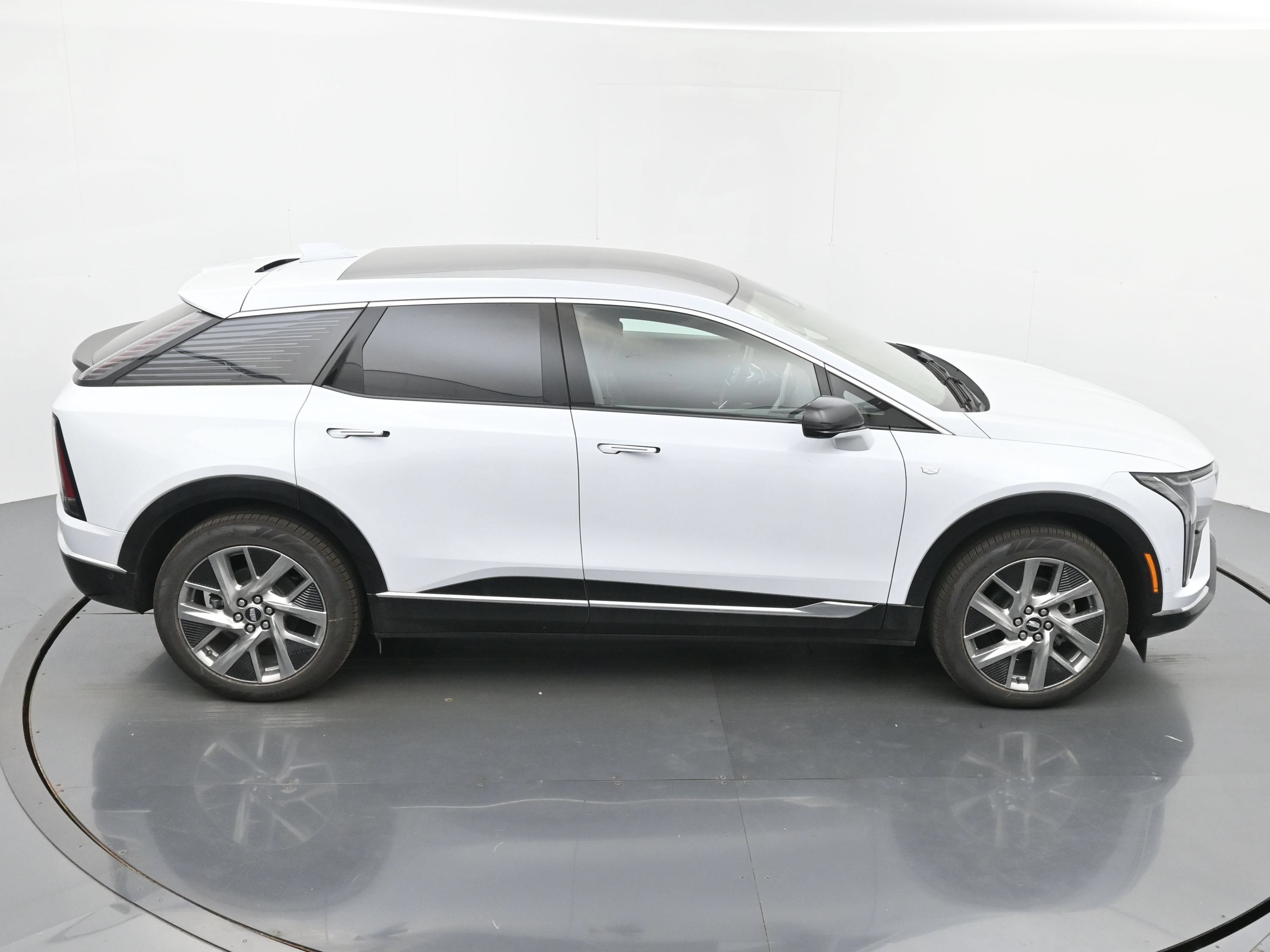 New 2026 Cadillac Optiq Luxury 1 w/ LPO, Floor Liner Package AWD/4WD image 28
