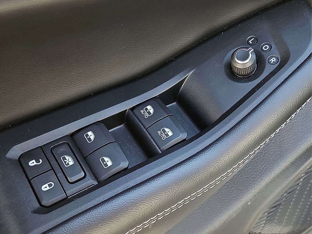 Used 2023 Jeep Grand Cherokee Laredo image 18