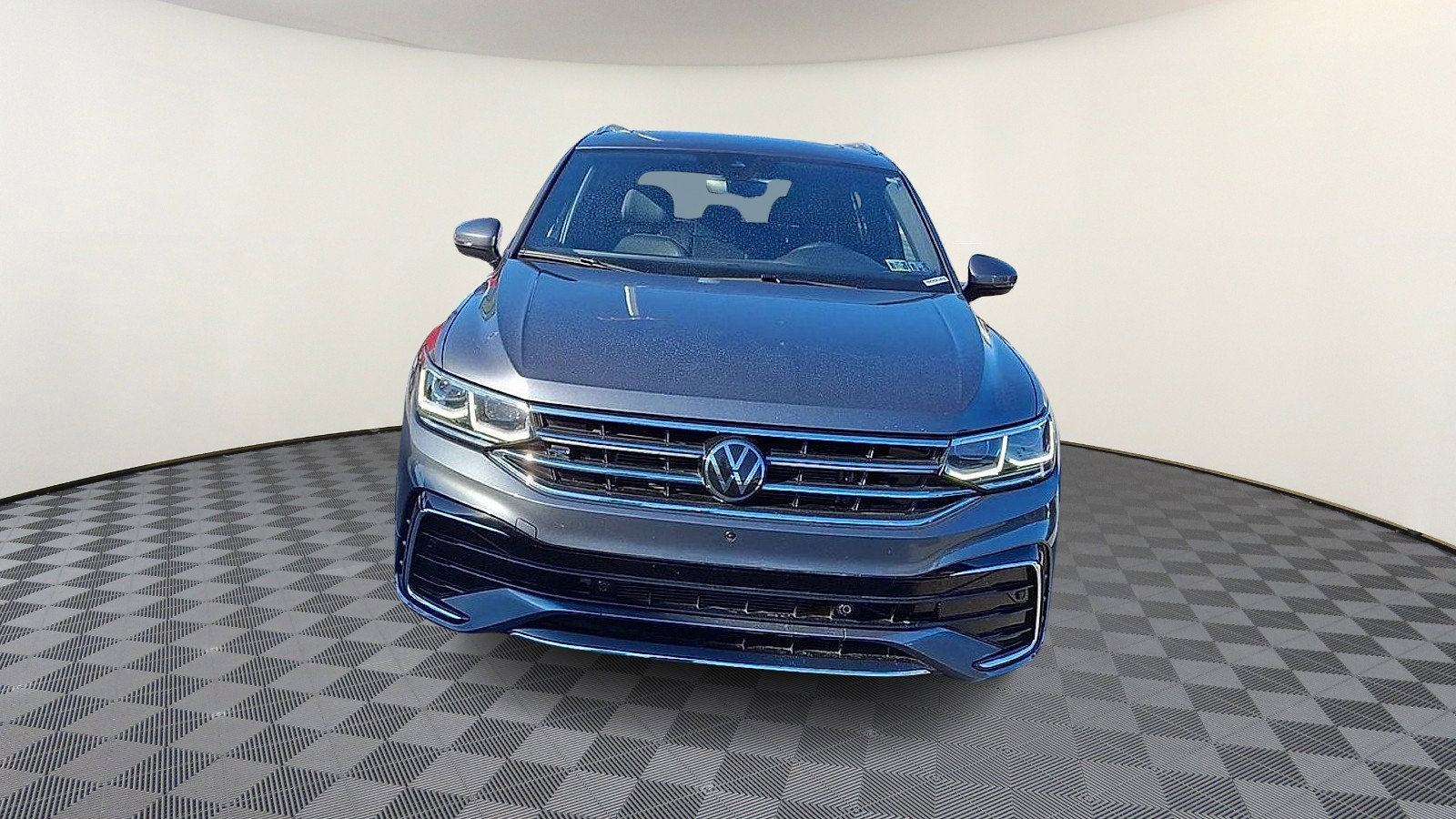 Used 2024 Volkswagen Tiguan SEL R-Line image 3