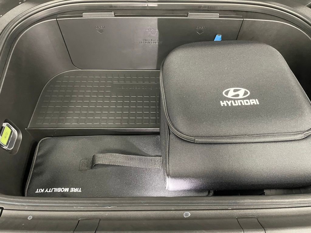 New 2026 Hyundai Ioniq 9 SE image 8