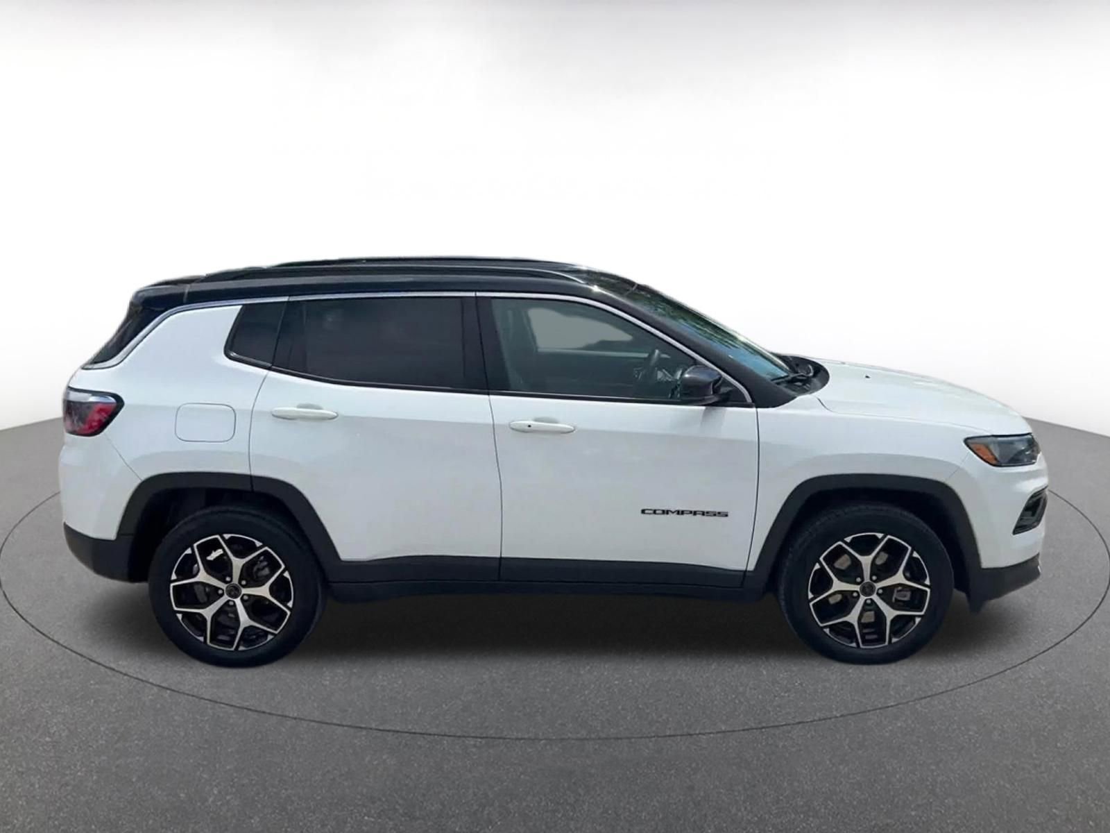 Used 2025 Jeep Compass Limited AWD/4WD image 16