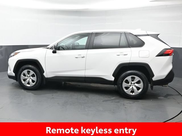 Used 2023 Toyota RAV4 LE AWD/4WD image 4