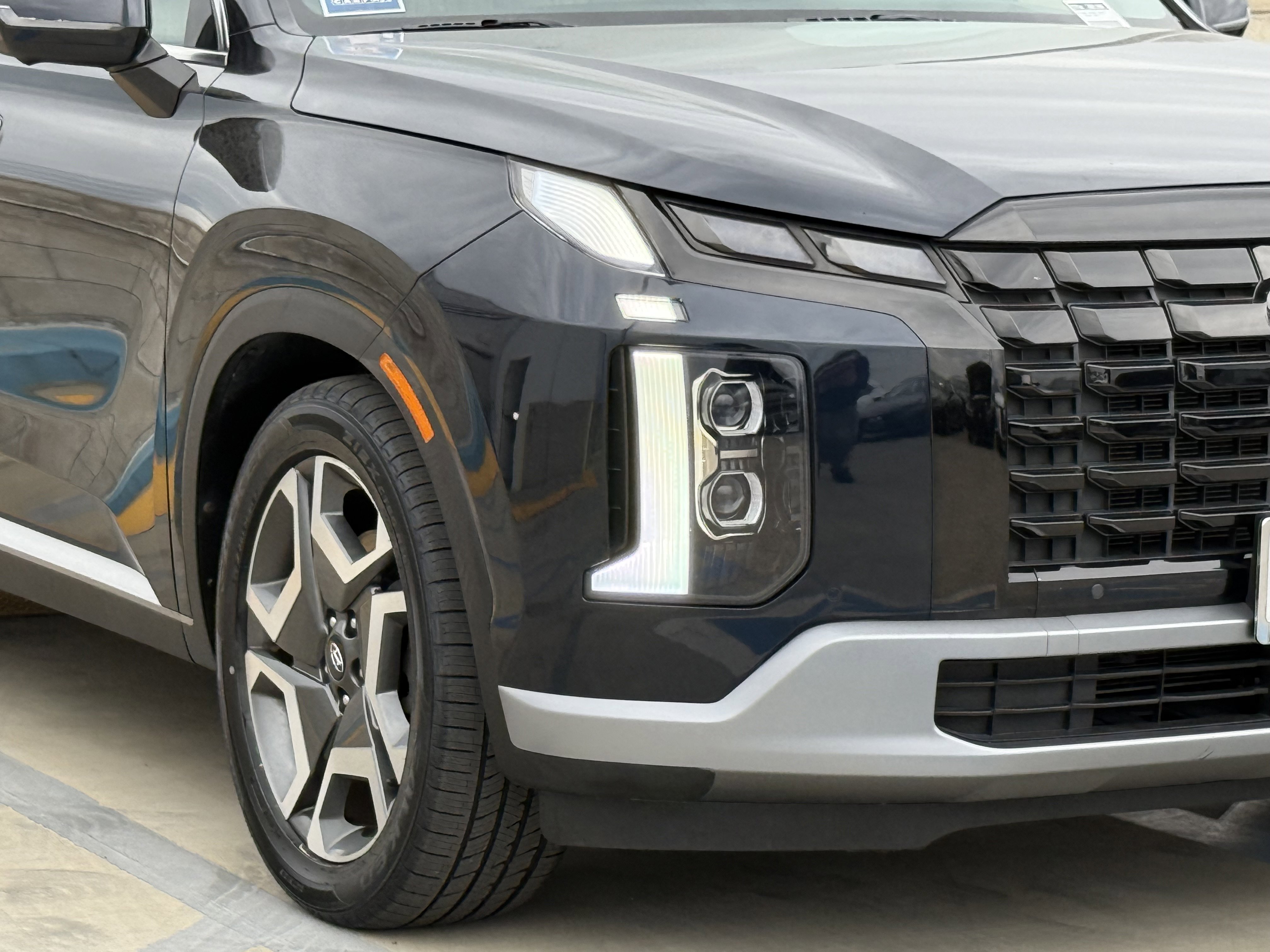 Used 2023 Hyundai Palisade Limited image 4