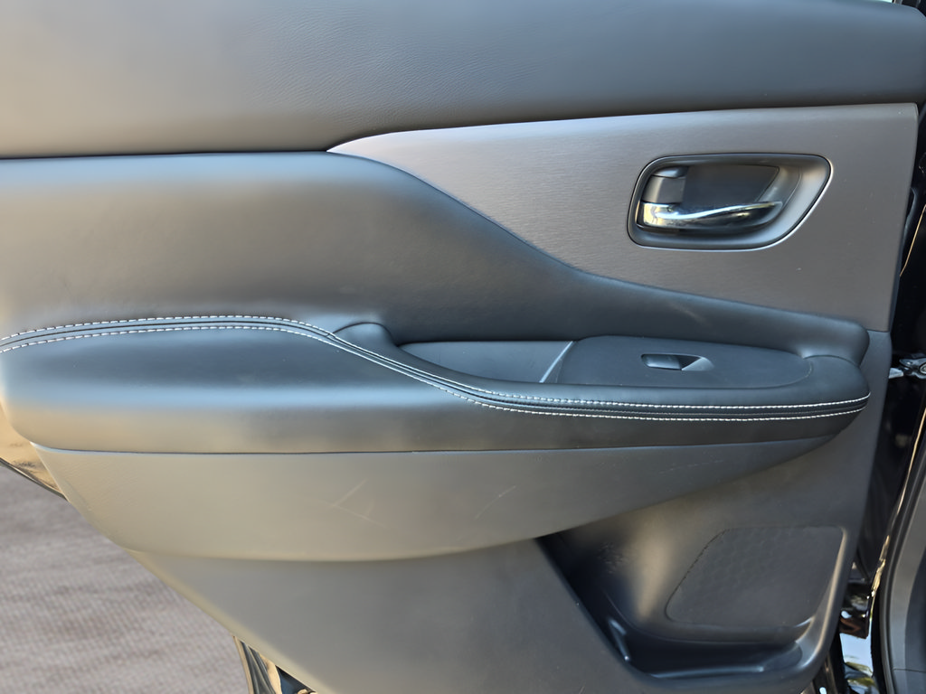 Used 2023 Nissan Murano SV w/ SV Midnight Edition Package FWD image 16