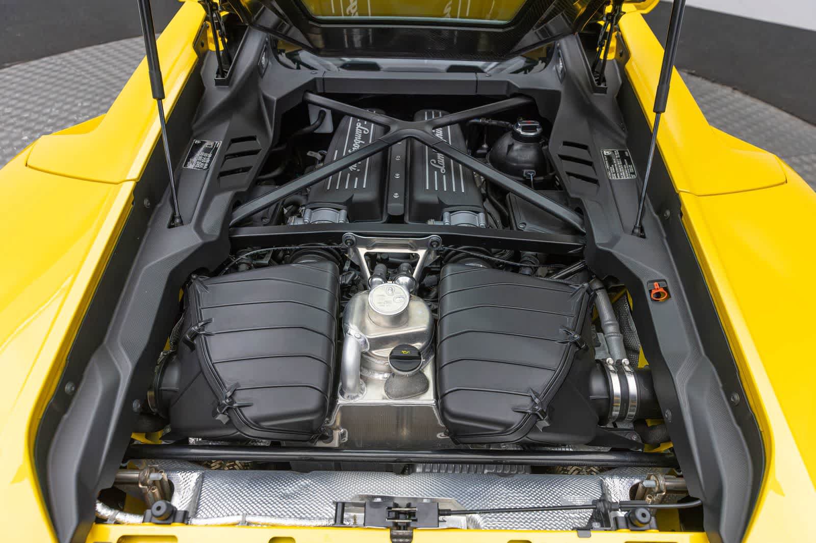 Used 2023 Lamborghini Huracan Tecnica RWD image 8