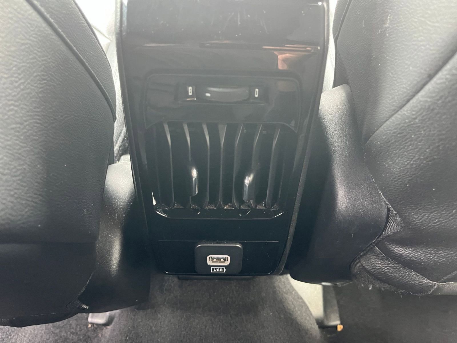 Used 2025 Jeep Compass Limited image 23