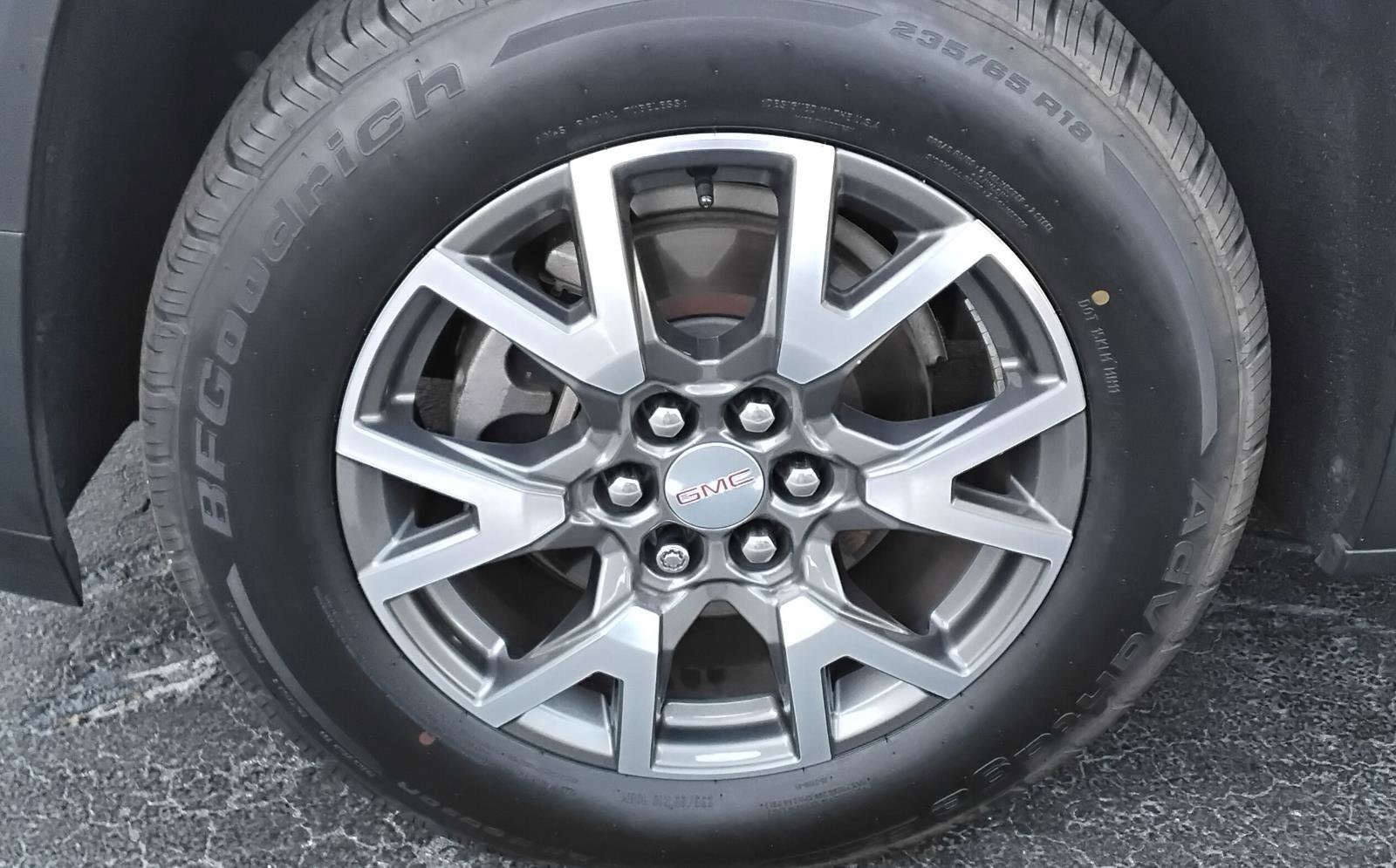 Used 2020 GMC Acadia SLE w/ Driver Convenience Package image 11