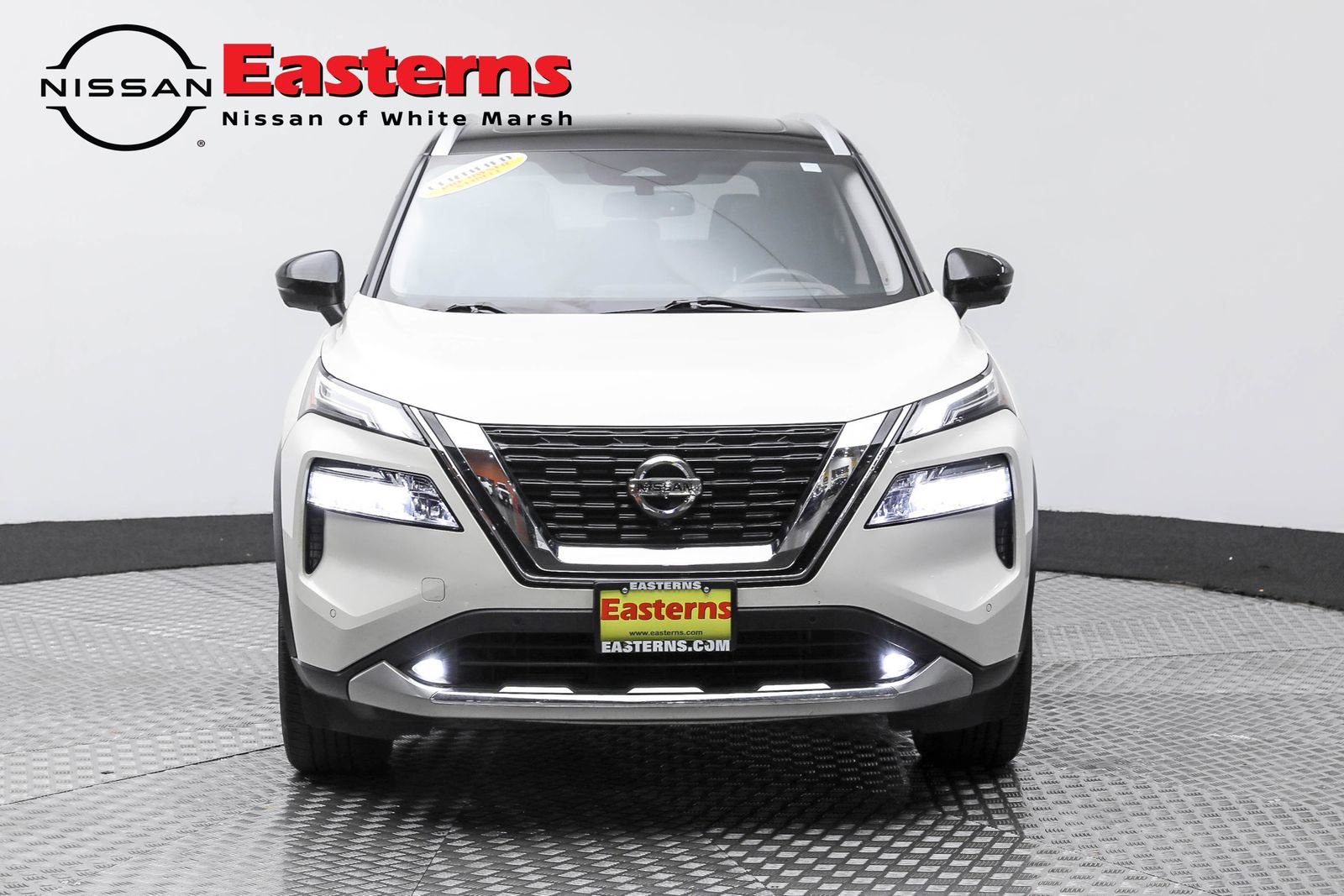 Used 2021 Nissan Rogue Platinum image 2