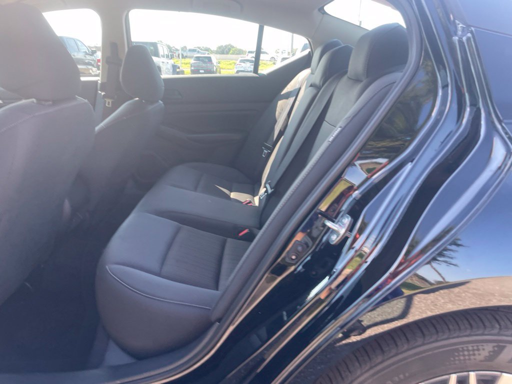 Used 2025 Nissan Altima 2.5 SV FWD image 12