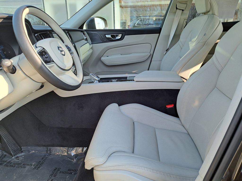 Used 2023 Volvo XC60 B5 Ultimate w/ Climate Package image 21