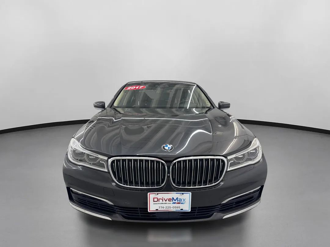 Used 2017 BMW 750i xDrive image 2