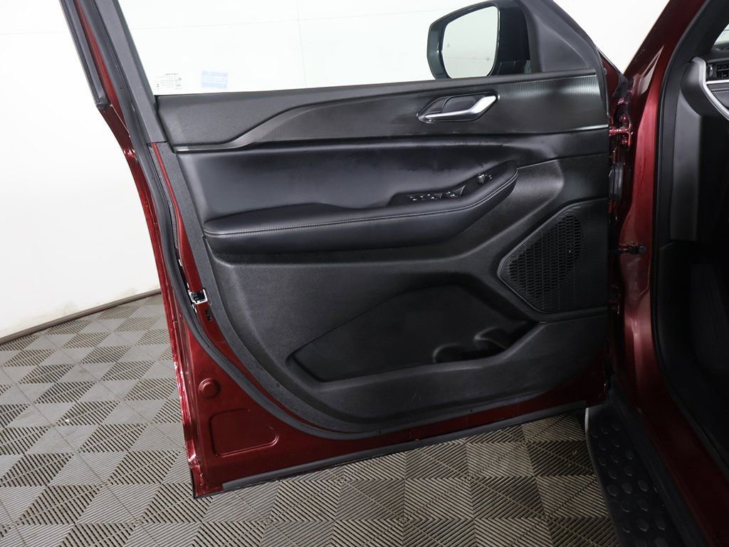 Used 2023 Jeep Grand Cherokee L Laredo image 22