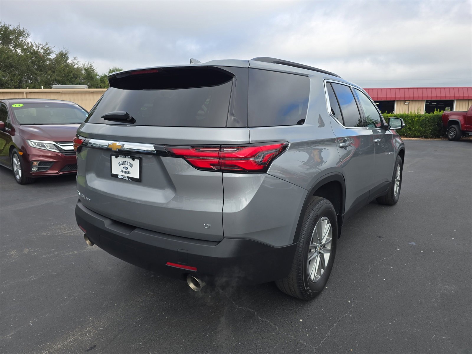 Used 2023 Chevrolet Traverse LT w/ Rear Camera Mirror Package image 4