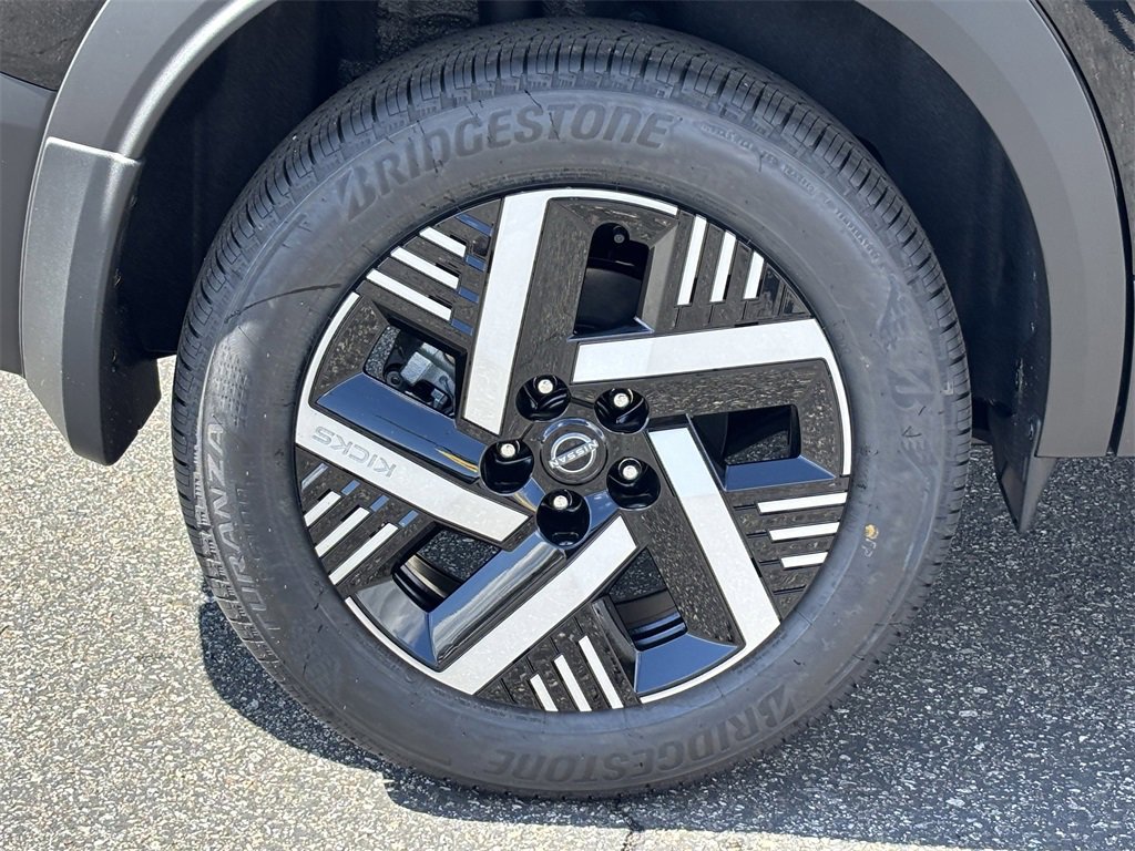 New 2026 Nissan Kicks SV image 7