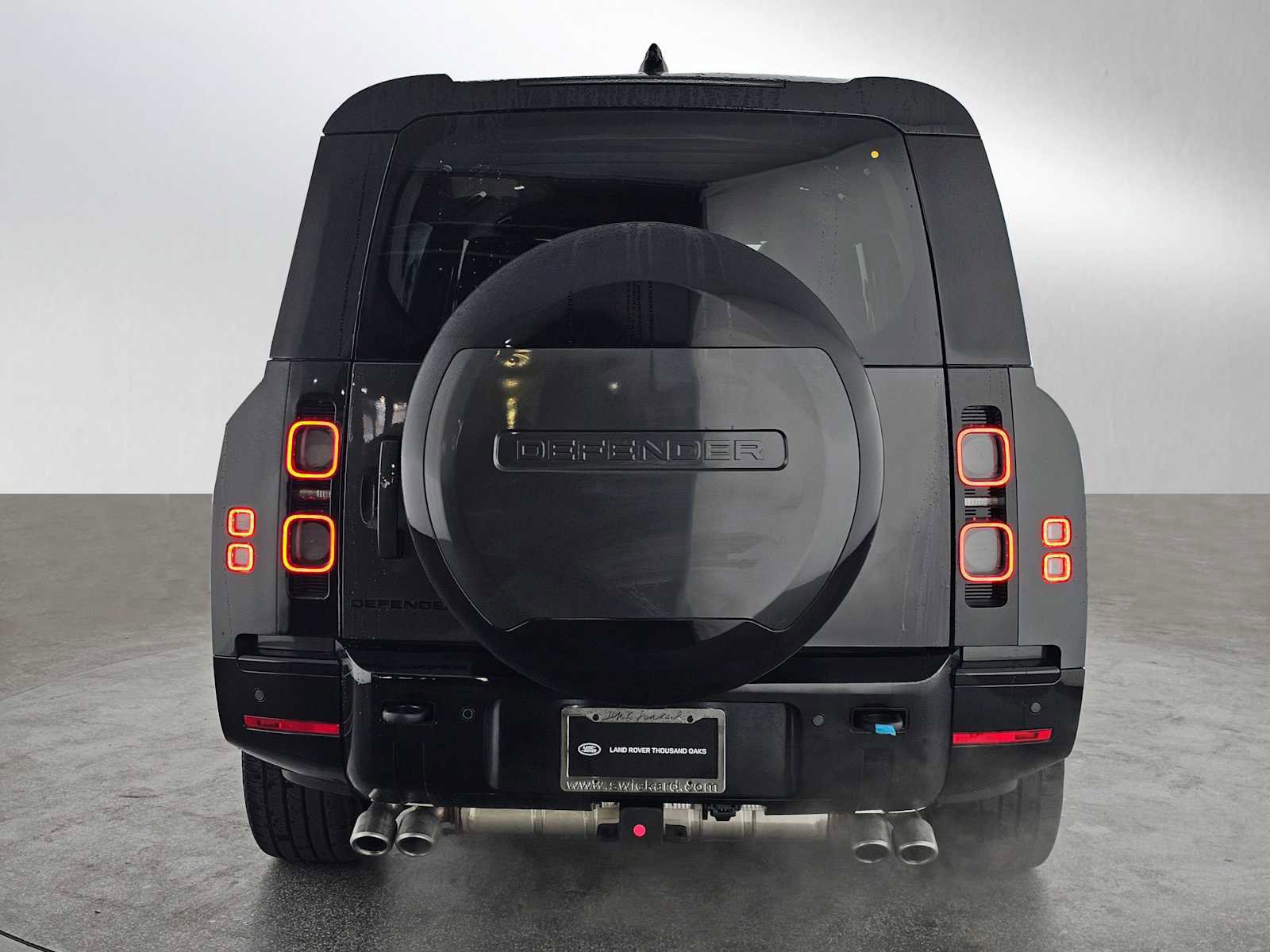 New 2024 Land Rover Defender 130 V8 image 4