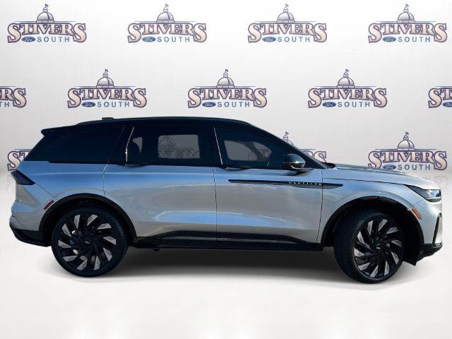 Used 2025 Lincoln Nautilus Reserve w/ Jet Appearance Package AWD/4WD image 2