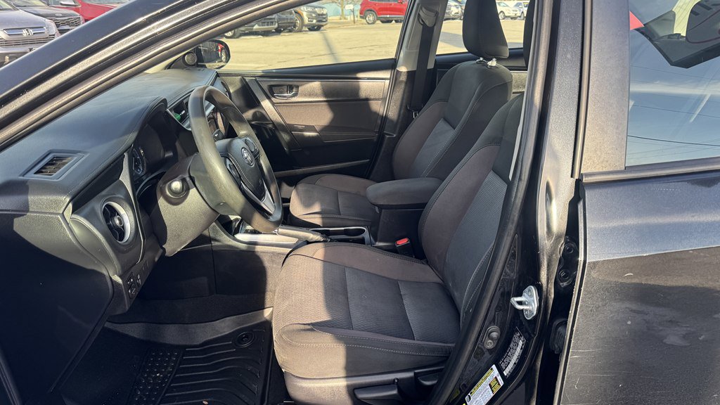 Used 2019 Toyota Corolla LE image 15