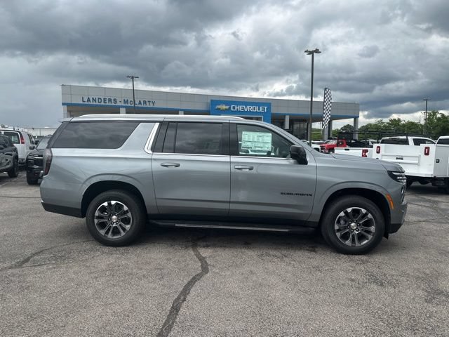New 2026 Chevrolet Suburban LT w/ Comfort Package AWD/4WD image 2
