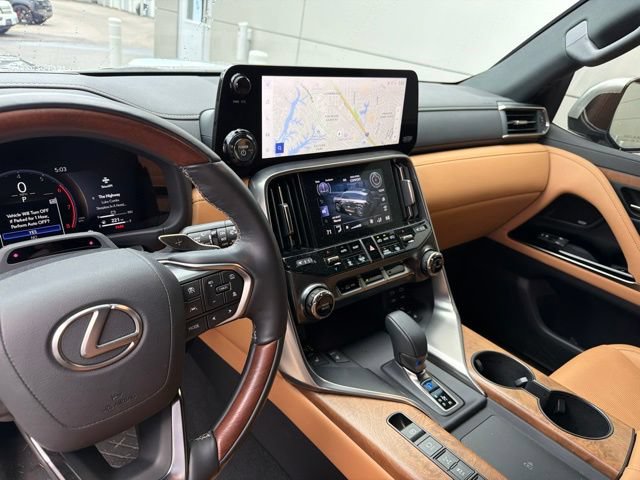 Used 2025 Lexus LX 700h Luxury AWD/4WD image 10