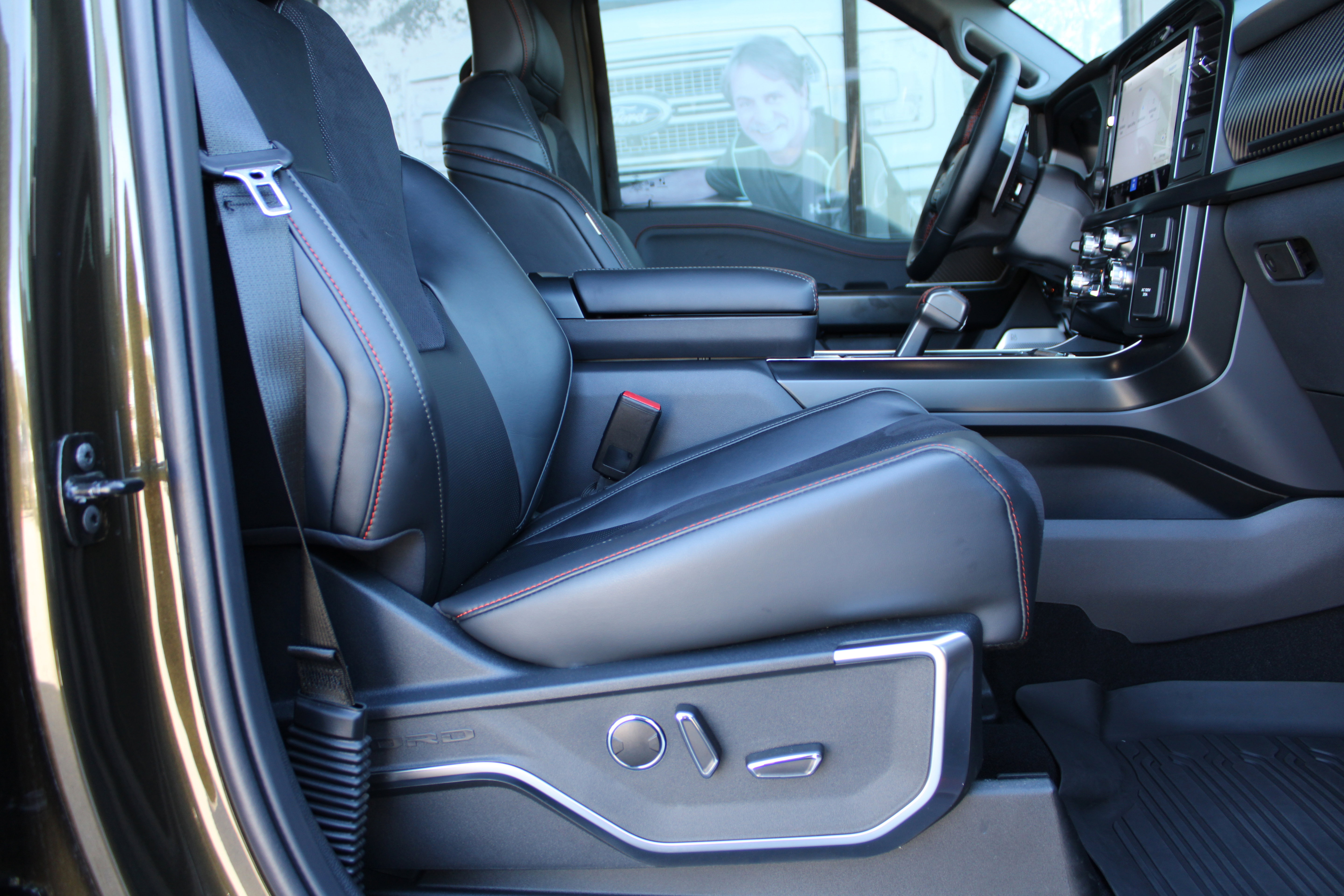 Used 2025 Ford F150 Raptor AWD/4WD image 17