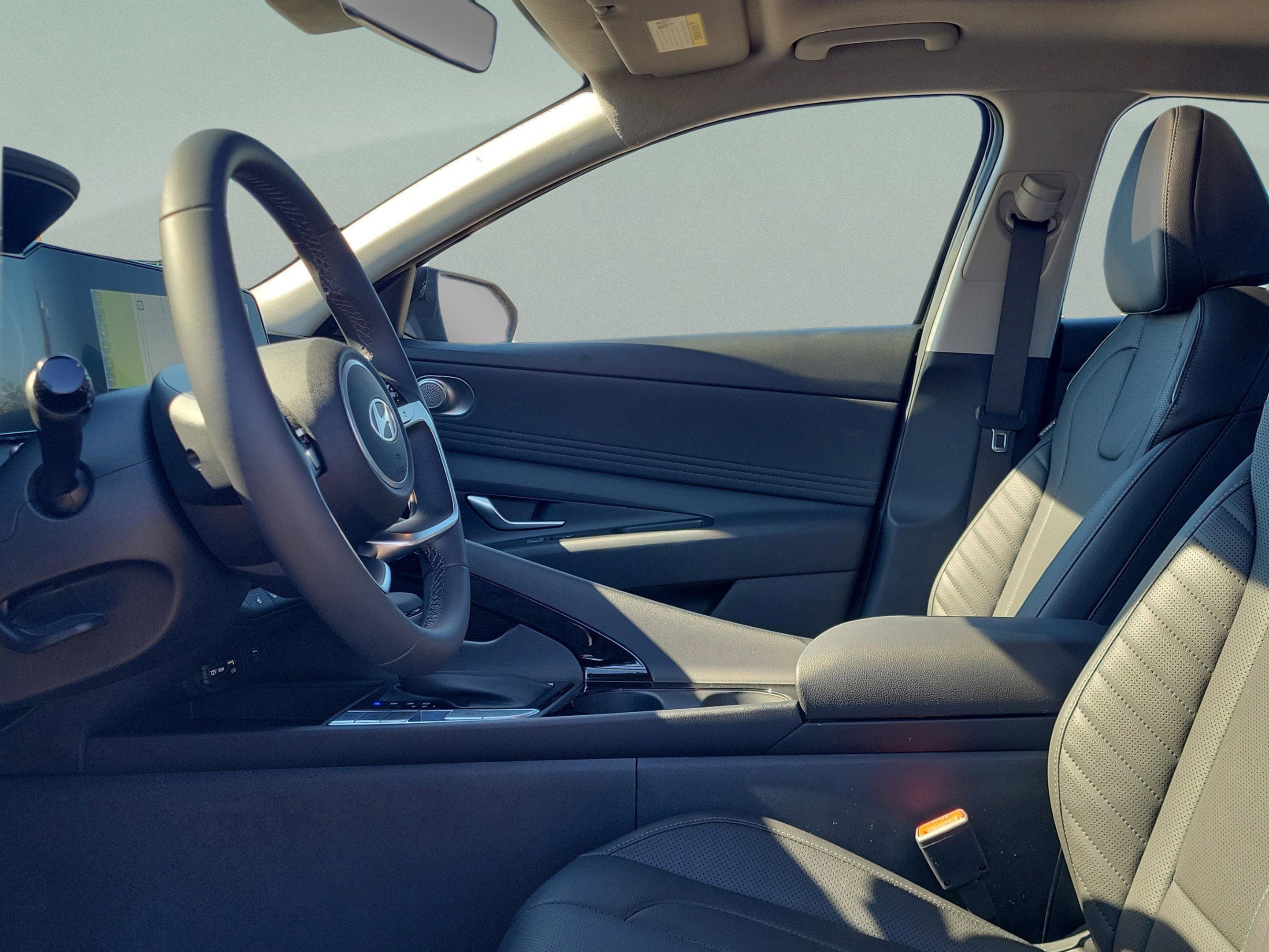 New 2026 Hyundai Elantra Limited image 16