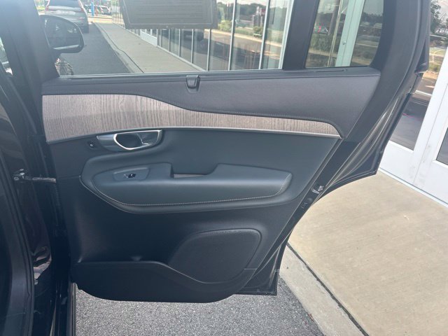 Certified 2023 Volvo XC90 B6 Ultimate w/ Protection Package Premier AWD/4WD image 11