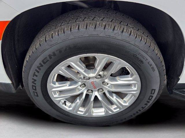 Used 2024 GMC Yukon XL SLT w/ SLT Premium Package AWD/4WD image 9