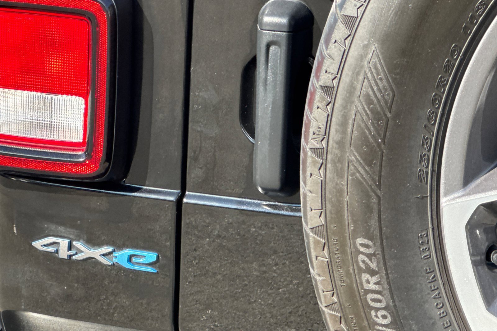 Used 2024 Jeep Wrangler Unlimited image 33