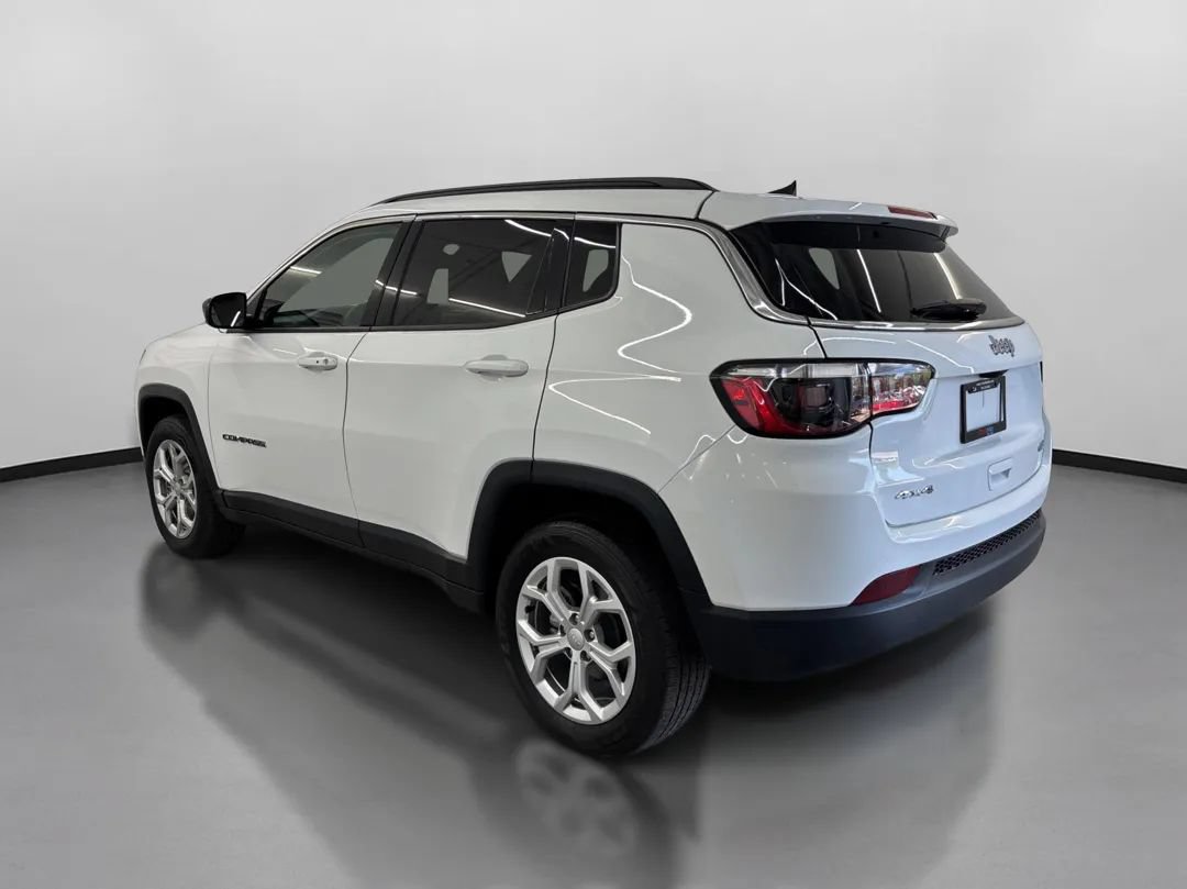 Used 2024 Jeep Compass Latitude AWD/4WD image 7