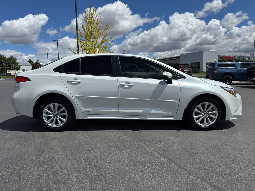 Used 2025 Toyota Corolla LE w/ LE Premium Package AWD/4WD image 3