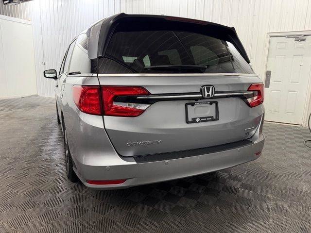 Used 2024 Honda Odyssey Touring image 3