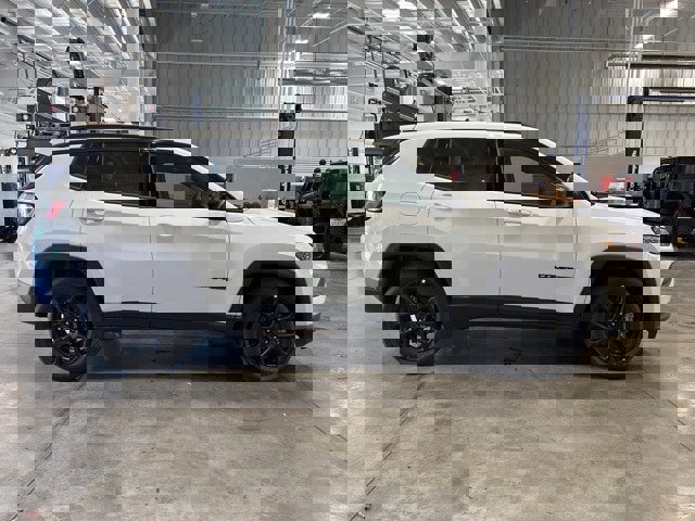 New 2025 Jeep Compass Latitude w/ Sun & Sound Group image 10