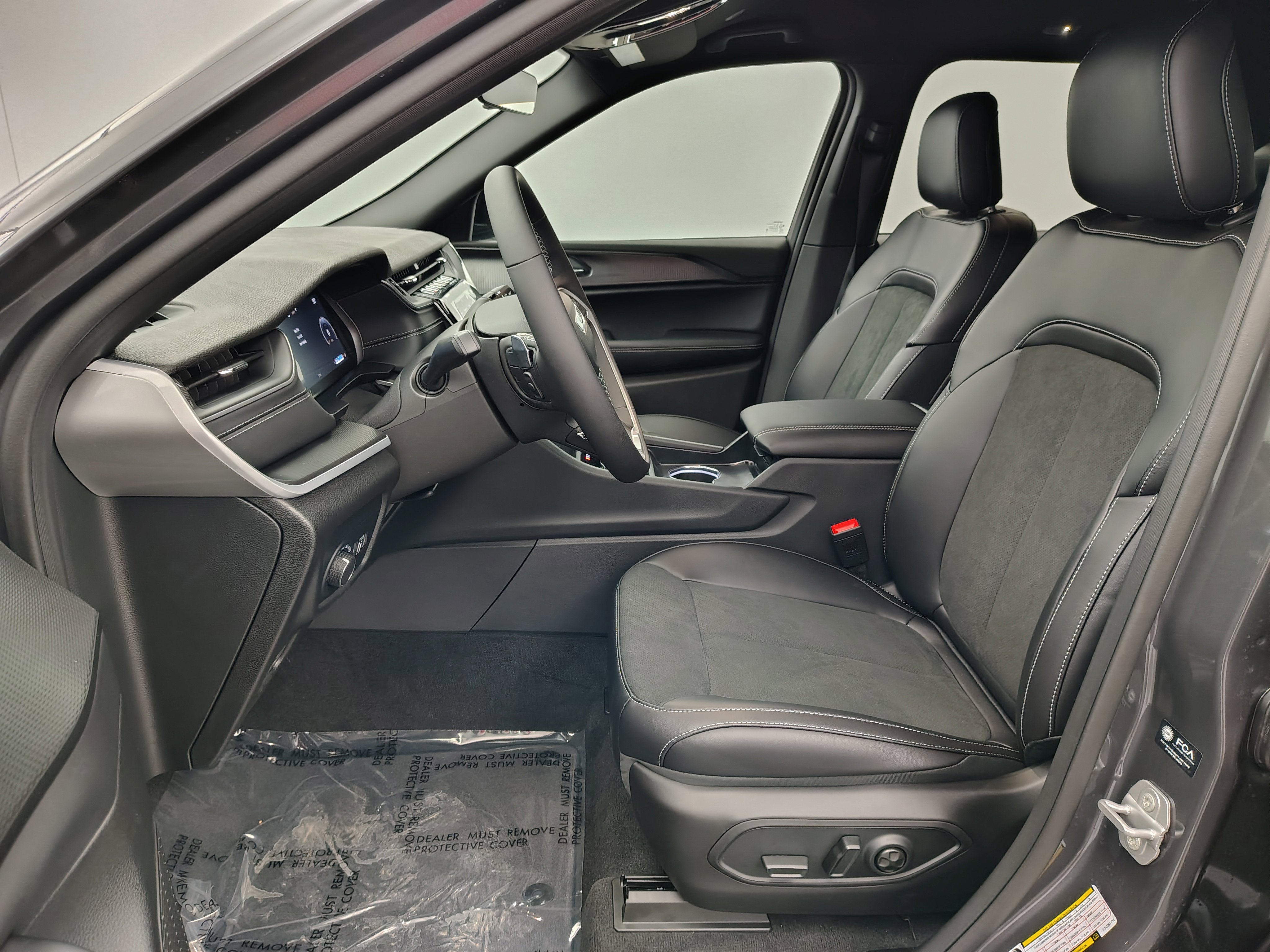 New 2025 Jeep Grand Cherokee Altitude image 18