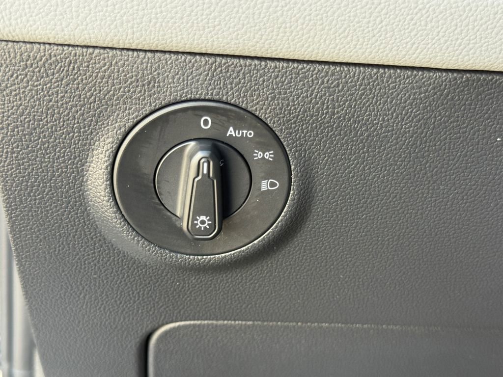 Used 2023 Volkswagen Taos SE w/ Panoramic Sunroof Package image 21