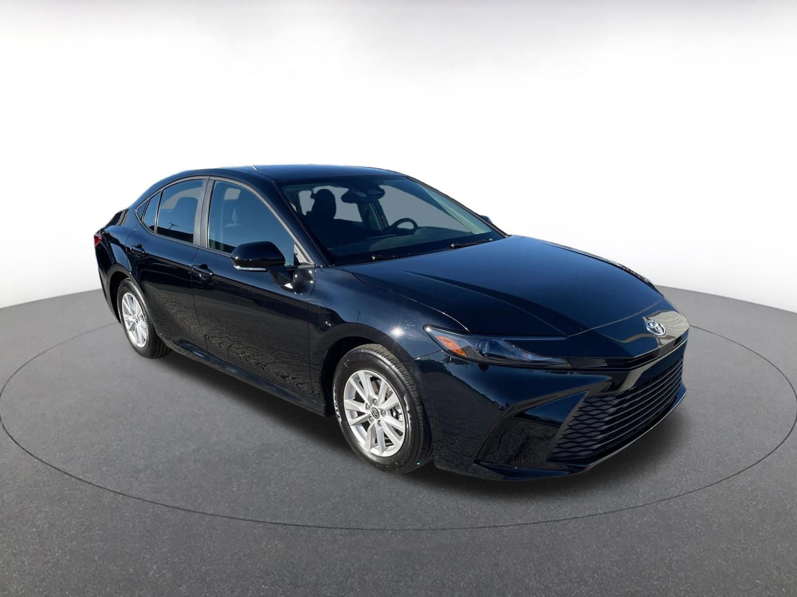 Used 2025 Toyota Camry LE image 1
