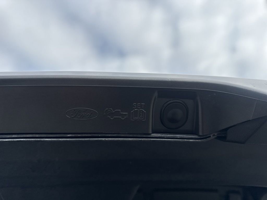 Used 2022 Ford F150 Lightning Lariat image 35