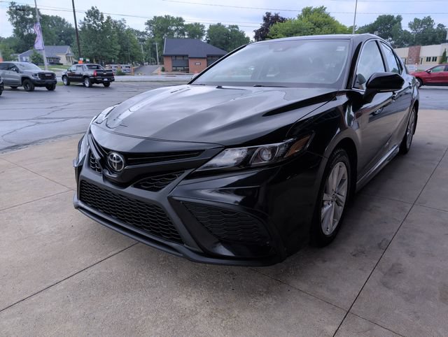 Used 2024 Toyota Camry SE FWD image 4