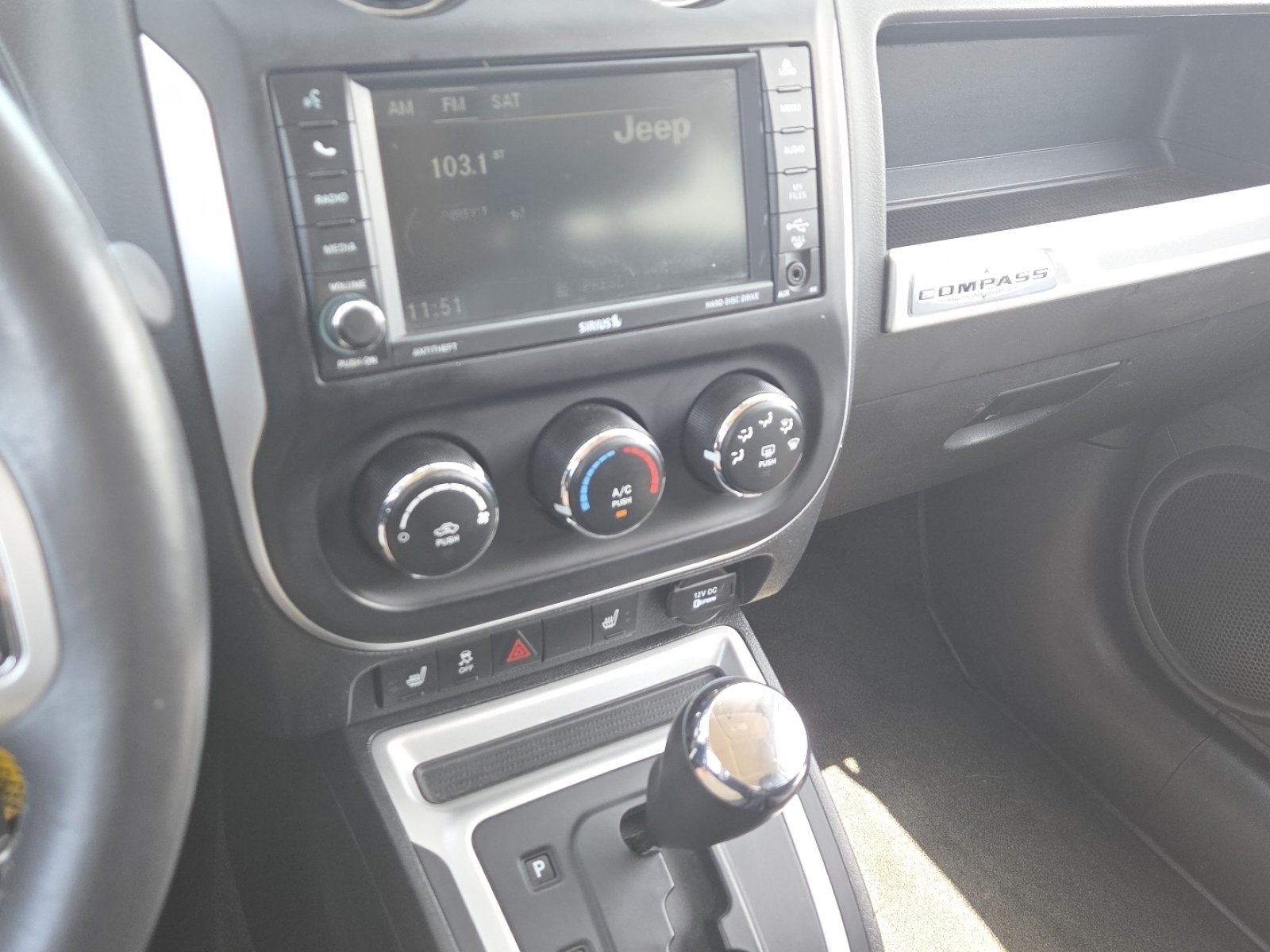 Used 2015 Jeep Compass Latitude FWD image 25