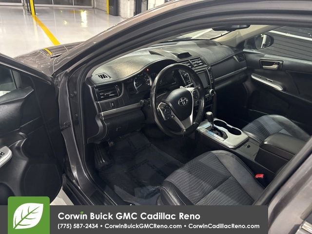 Used 2014 Toyota Camry SE w/ Moonroof Package image 11