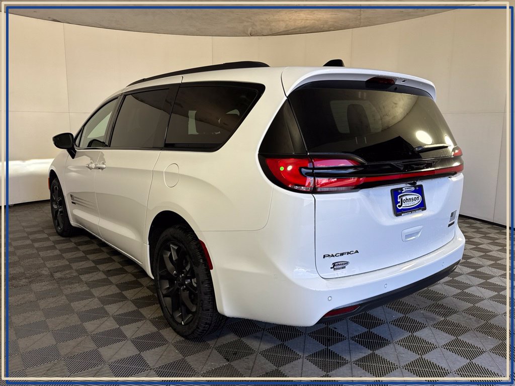 New 2027 Chrysler Pacifica Select AWD/4WD image 9